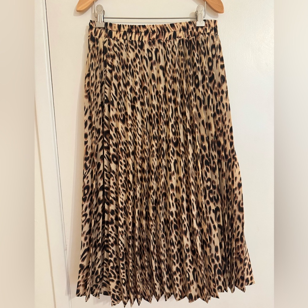 Leopard Print Pleated Skirt